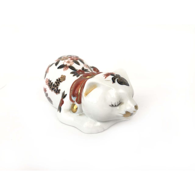 Japanese Early 20th Century Japanese Kutani Porcelain Sleeping Cat Figurine For Sale - Image 3 of 7
