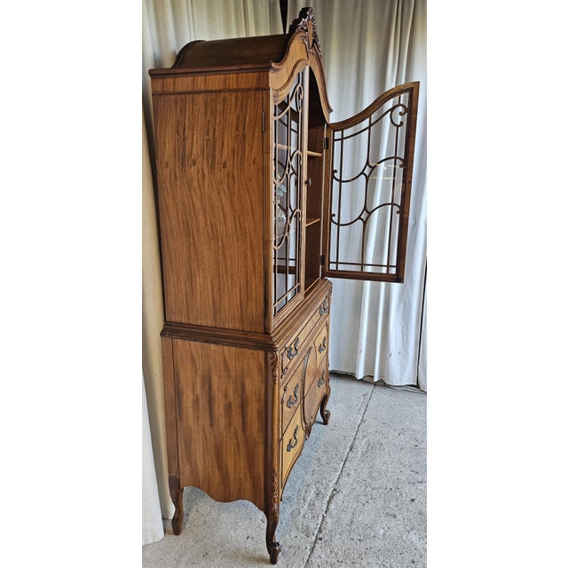 Vintage Burl Wood, French Provincial Display Cabinet, Louis XV Style ,1930s For Sale - Image 13 of 18
