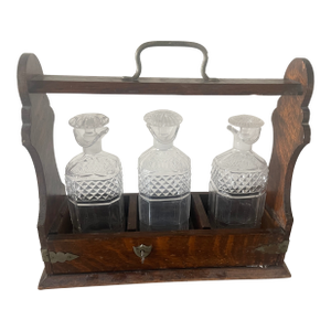 1910s English Oak Arts & Crafts Bareware Caddy Lockable Tantalus With Three Crystal Decanters