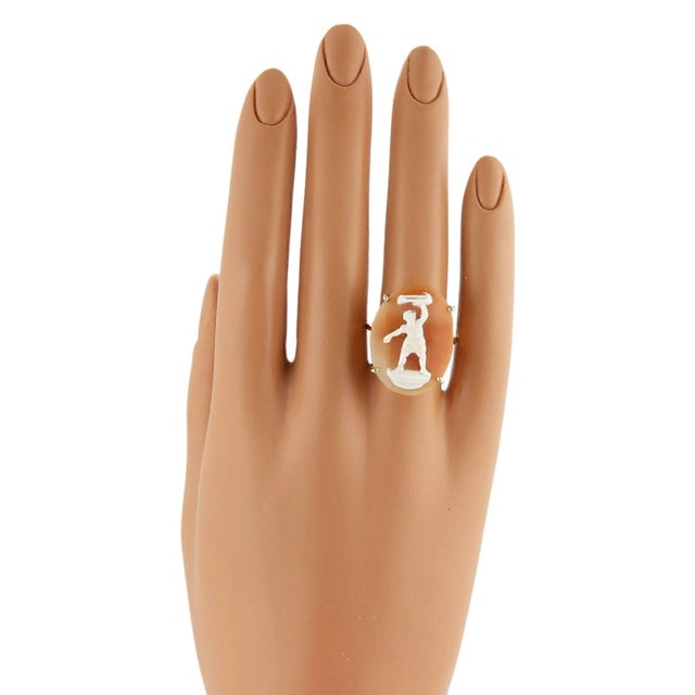Shell Cameo Figure 14k Yellow Gold Oval Top Ring - Size 8.75 For Sale In Miami - Image 6 of 6