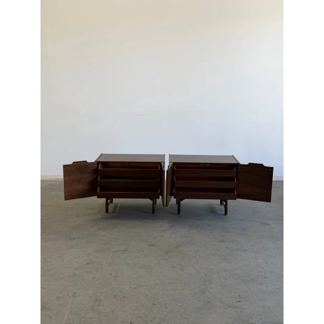 Mid-Century Modern Pair of Mid Century Nightstands by John Caldwell for Brown Saltman For Sale - Image 3 of 18