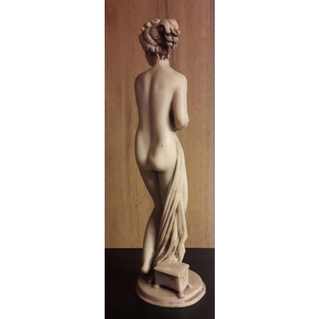 19th Century Italian Carrara Marble Figure of Venus Italica After Antonio Canova – Neoclassical Reduction. For Sale - Image 4 of 10