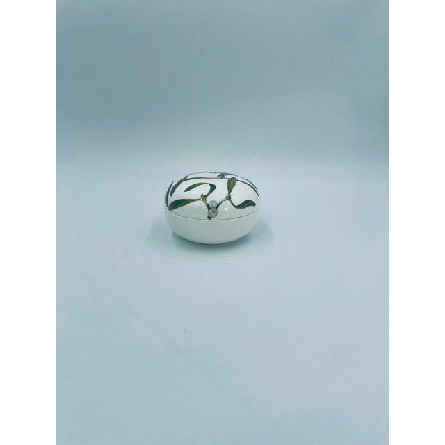 A trinket box from the renowned Villeroy & Boch Winter Flowers series, crafted from high-quality white porcelain....