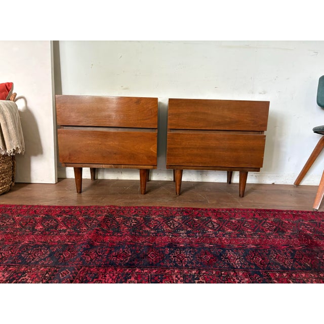 American of Martinsville 1960s Mid- Century Modern American of Martinsville Walnut Veneer 2 Drawer Nightstands For Sale - Image 4 of 12