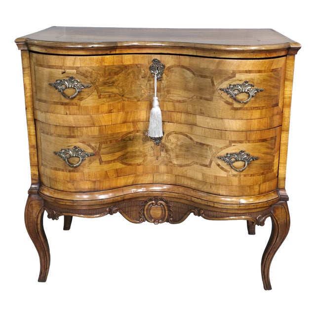 Antique Walnut Chest of Drawers, 1800 For Sale