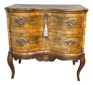 Antique Walnut Chest of Drawers, 1800