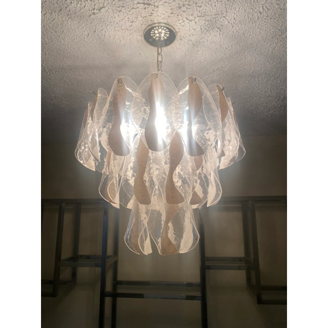 1970s Lucite and Chrome Waterfall Petal Chandelier For Sale In Chicago - Image 6 of 9