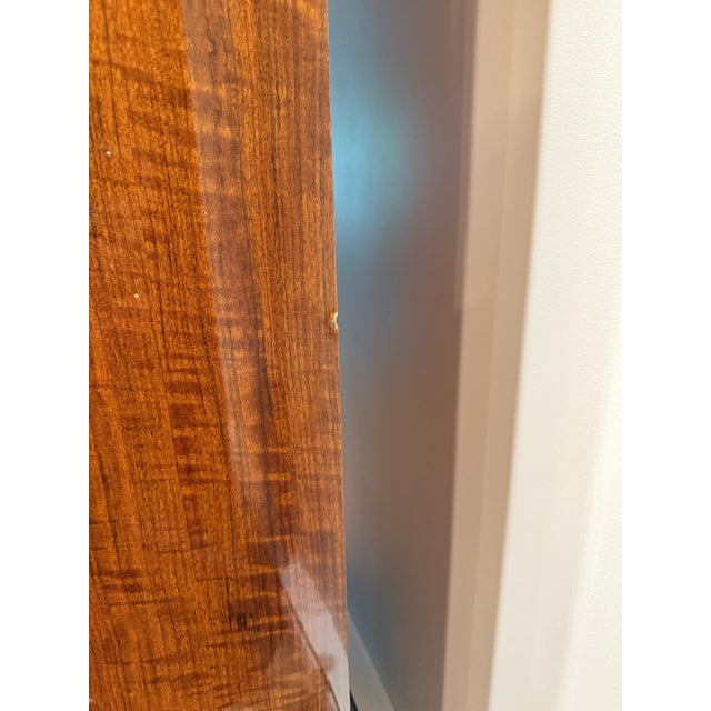 Henredon Set of 2 Cherry Wood Vitrine Illuminated Display Cabinets Book Matched Pair For Sale - Image 17 of 18