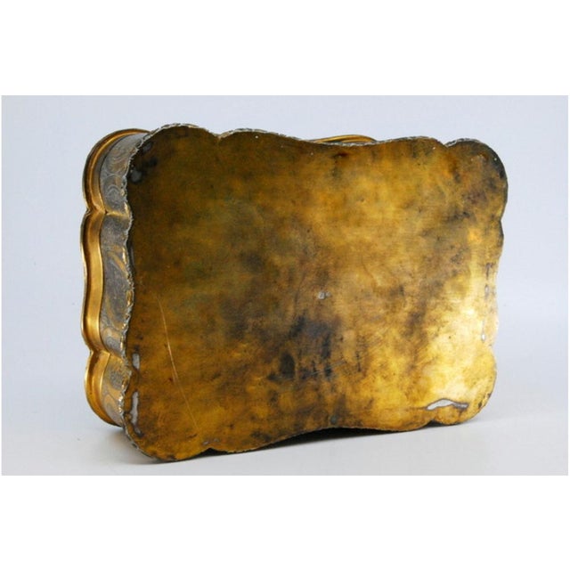 Silver Jewelry Box with Engraved Plant Motifs Involving an Ancient Lady, in Good conditions. Designed 1920 to 1949