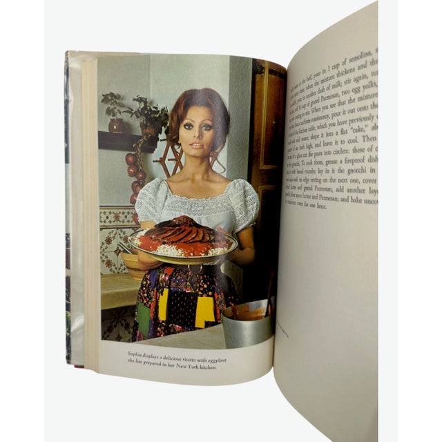 Paper In the Kitchen With Love by Sophia Loren 1972 Cookbook Hardcover For Sale - Image 7 of 13