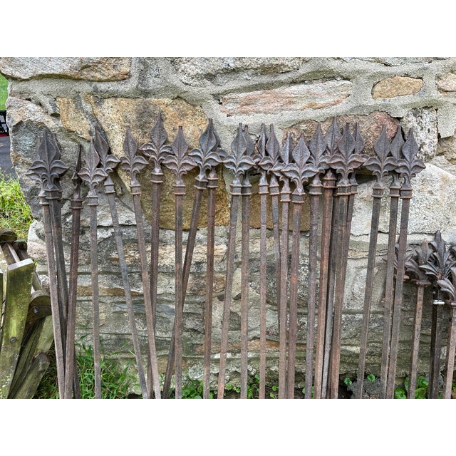 French Country Late 19th Century Victorian Fleur-De-Lis Topped Fence Posts - Set of 4 For Sale - Image 3 of 6