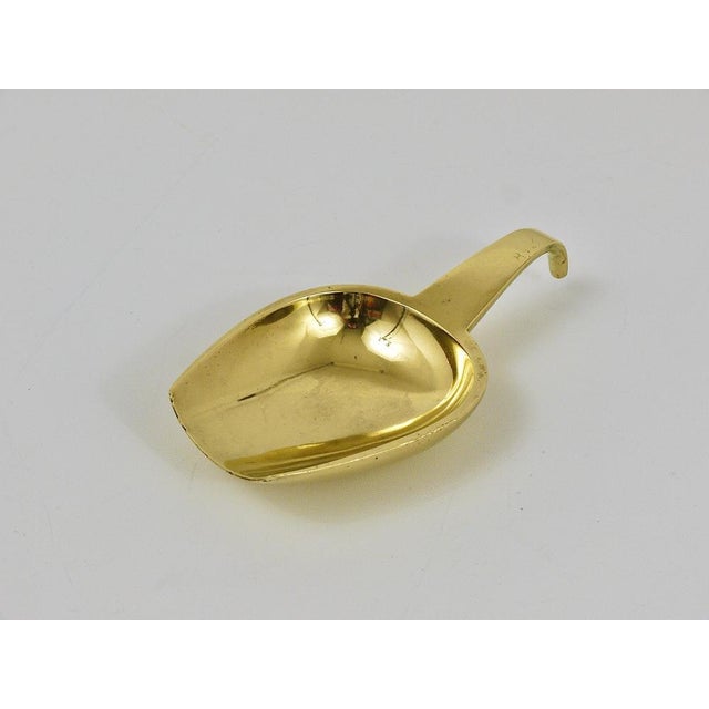 Gold Mid-Century Brass Shovel Ashtray with Handle attributed to Carl Auböck, Austria, 1950s For Sale - Image 8 of 16