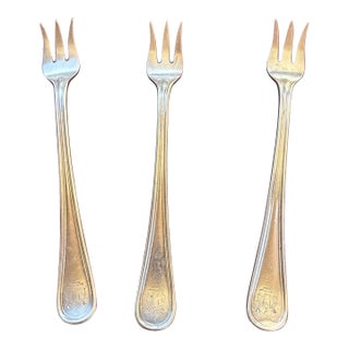 Circa 1930s Reed & Barton Triplex Hotel Ware Silver Plate Trident Oyster Forks Set of 3 From the Parker House Hotel in Boston For Sale