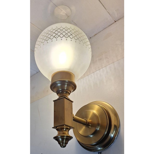 Vintage Wall Lamp with Brass Frame and Patterned Glass Shade, 1970s For Sale - Image 3 of 8