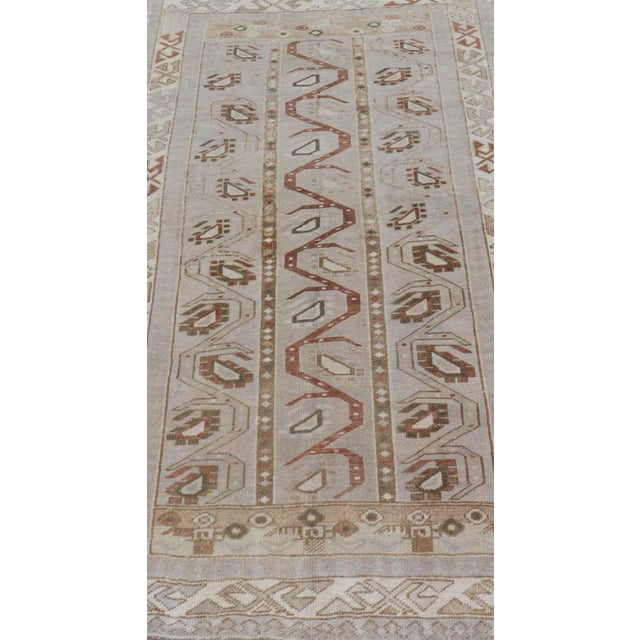 Vintage Turkish Oushak Unique Tribal Design in Earth Tones 3'5"x6'2" For Sale In Atlanta - Image 6 of 10