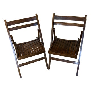 A Pair of Vintage Mid-Century Wooden Slatted Folding Chairs For Sale