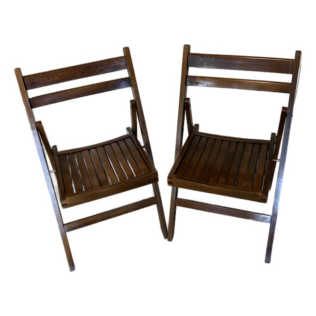 A Pair of Vintage Mid-Century Wooden Slatted Folding Chairs For Sale
