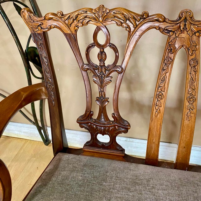 Traditional VTG 1970s Georgian Furnishing Co. Chippendale Hand-Carved Mahogany Child Settee For Sale - Image 3 of 12