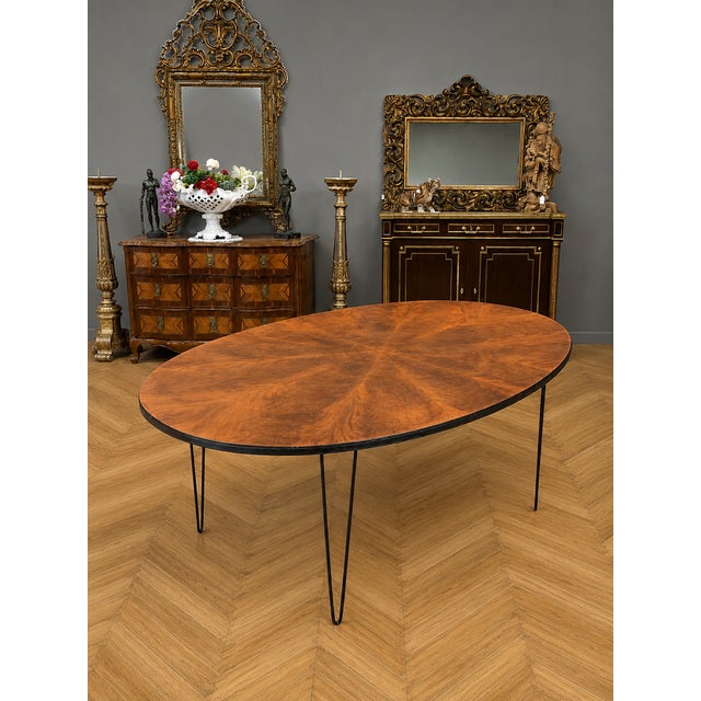 Large Oval Dining Table – Jacobsen Design, 20th Century This substantial oval dining table features a stunning burl veneer...