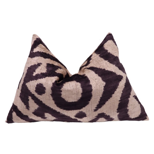 ● 100% silk velvet material making the throw pillows super soft and cozy with a delicate touch and giving your room a more...