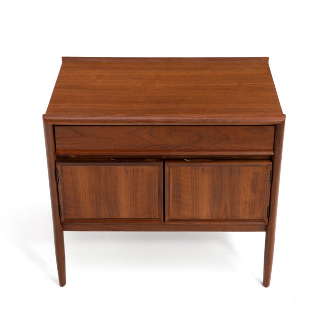 Mid Century Barney Flagg Drexel Parallel Walnut End Table Nightstand 1961 For Sale - Image 9 of 13