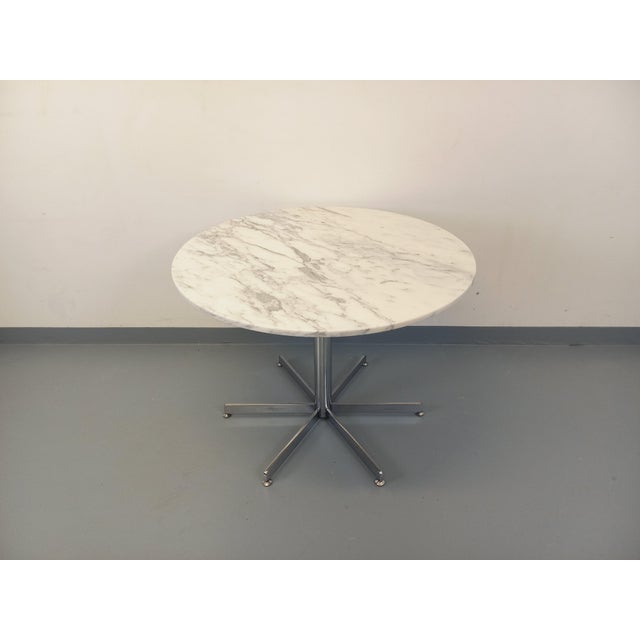 Mid-Century Modern Vintage Round Dining Table in White Marble and Chrome Metal, 1970s For Sale - Image 3 of 17