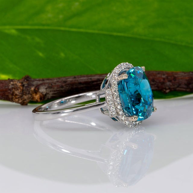 Blue 7.9Ct Blue Zircon Ring With Natural Diamond Halo: Solid 14k Gold, Size 6.75 For Sale - Image 8 of 10