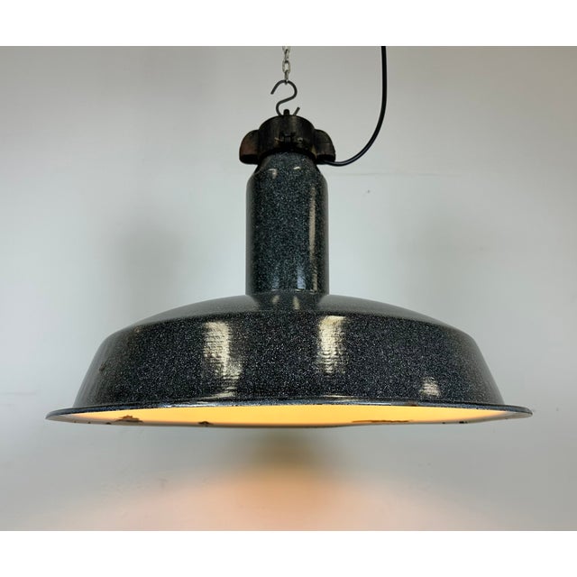 Large Industrial Grey Enamel Factory Lamp with Cast Iron Top from Elektrosvit, 1960s For Sale - Image 16 of 18