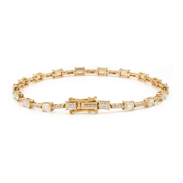 Luxury 3.6ct Emerald Cut Diamond Tennis Bracelet in 14k Yellow Gold For Sale - Image 9 of 14