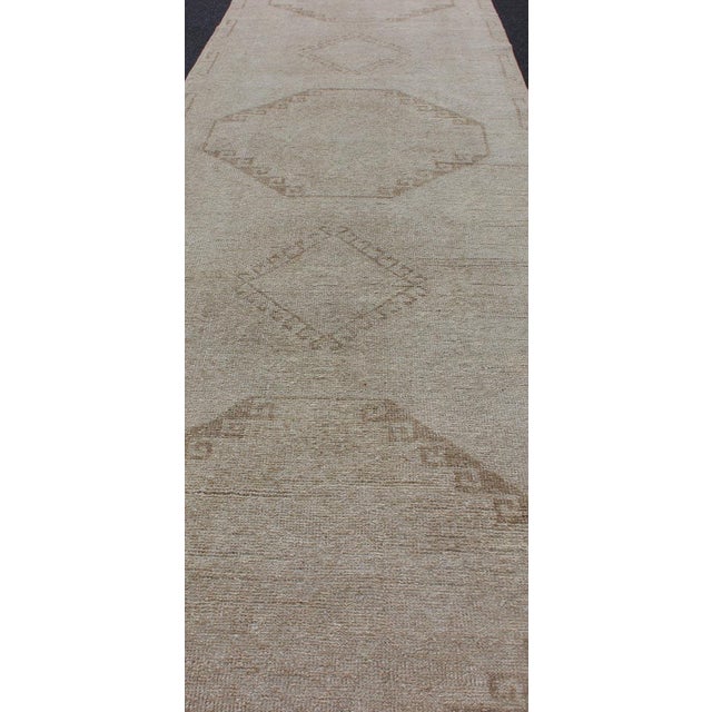 Tribal Grey and Cream Vintage Turkish Oushak Runner With Geometric Tribal Design For Sale - Image 3 of 12