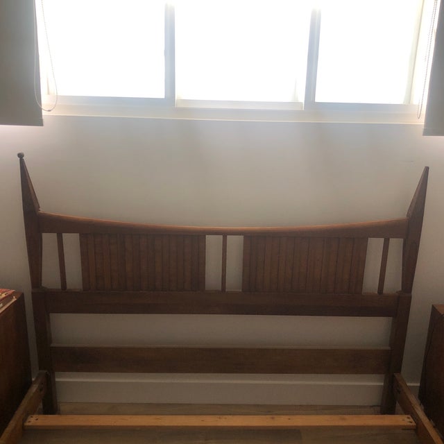 Mid-Century Modern 1960 John Widdicomb Sculptural Tall Post Queen Size Bed (Can Also Be Used for Headboard) For Sale - Image 3 of 4