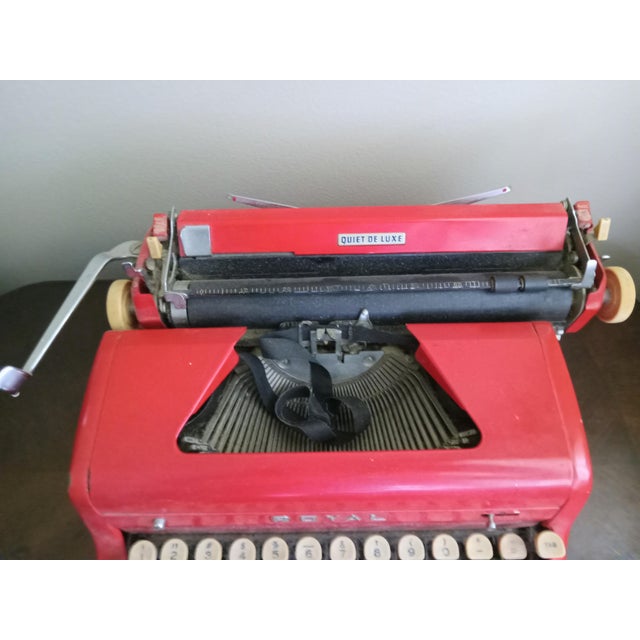 1956 Royal Quiet De Luxe Portable Typewriter For Sale In West Palm - Image 6 of 9