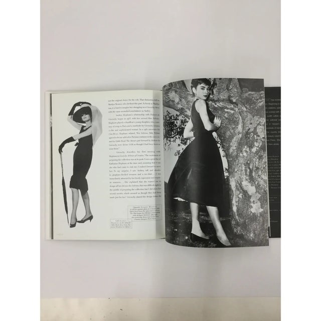 For the fans of Audrey Hepburn we have a silver tone frame with a photograph of Audrey in front of Tiffany’s along with a...