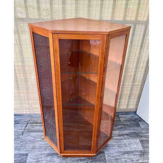 Mid-Century Modern Danish Corner Display Cabinet by Komfort Denmark. Circa 1970s, For Sale - Image 11 of 18