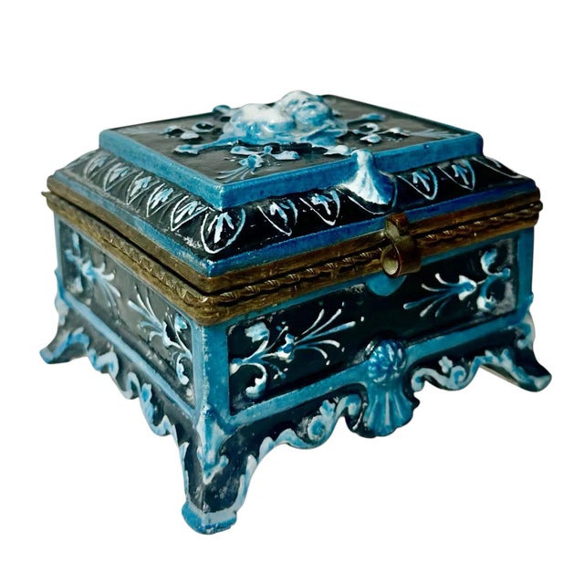 French Late 19th Century French Majolica Trinket Box With Cherubs For Sale - Image 3 of 11