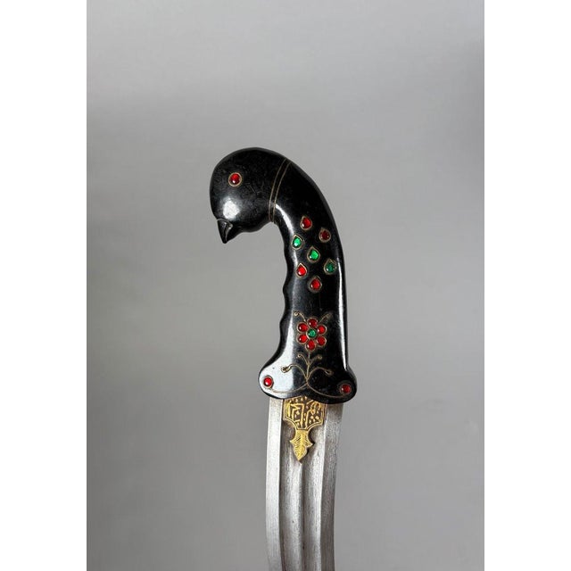 Asian Kard jade dagger with a bird's head, India, Mughal Dynasty (1526-1857) For Sale - Image 3 of 8