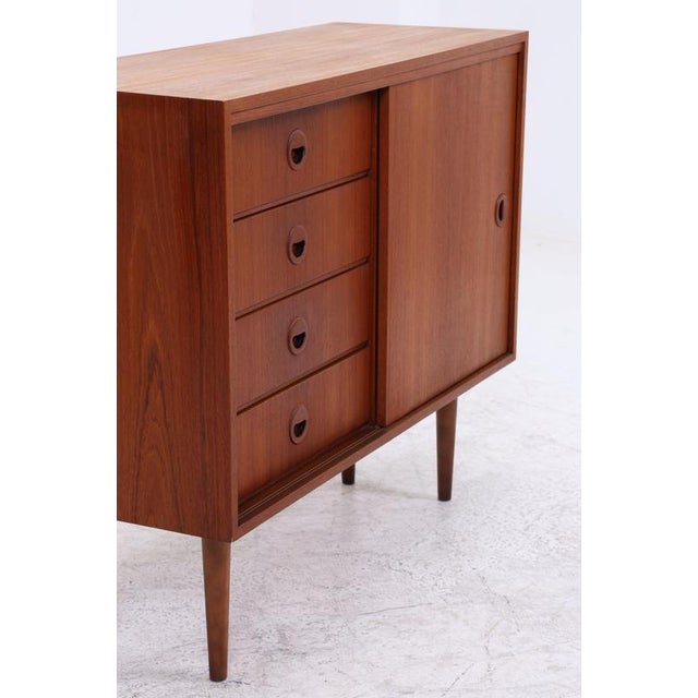 Vintage chest of drawers by Musterring with a well-thought-out layout of four drawers and a compartment behind the sliding...