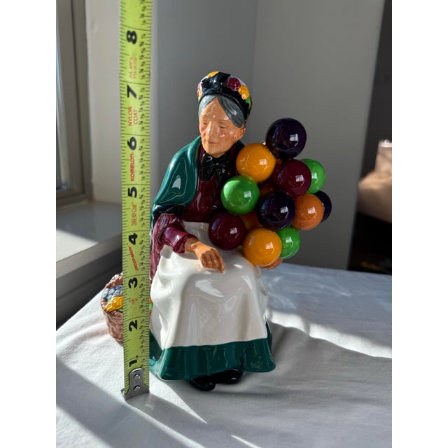 Bottle Green Antique Royal Doulton Figurine ~ “The Old Balloon Seller” ~ Hn 1315 For Sale - Image 8 of 10