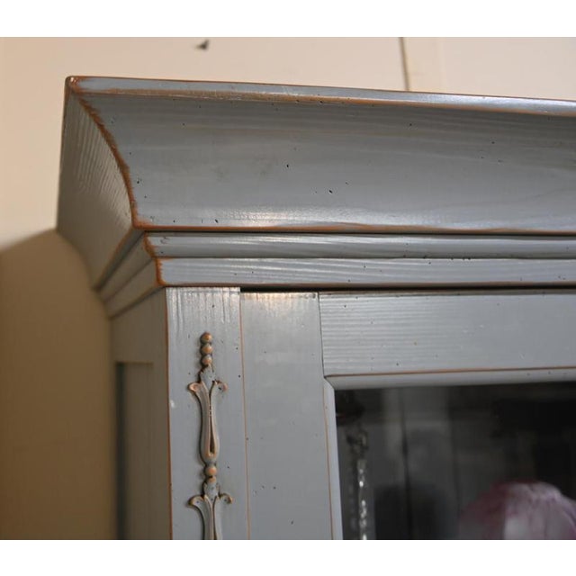 1920s English Painted Farmhouse Kitchen Hutch Cabinet, 1920 For Sale - Image 5 of 7