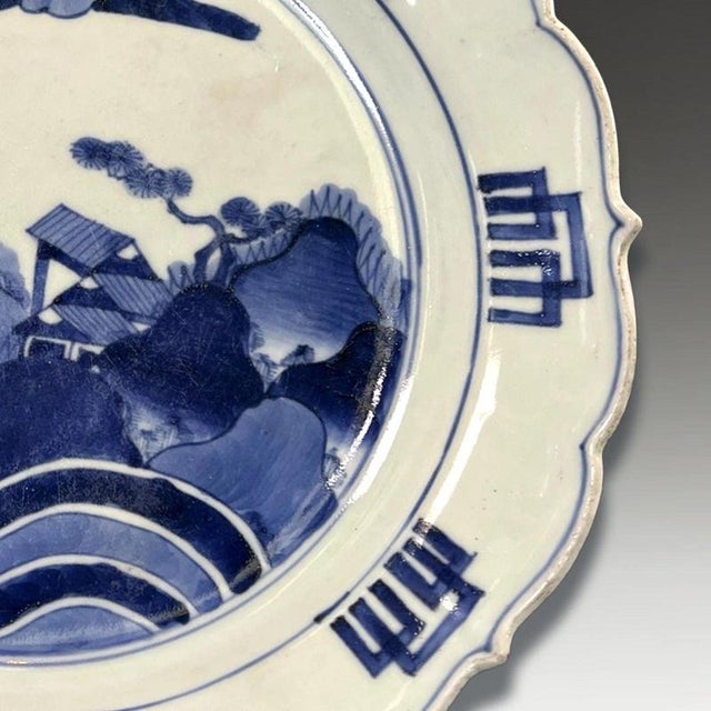 Early Edo Japanese Lobed Arita Porcelain Charger, 1680 For Sale - Image 3 of 9
