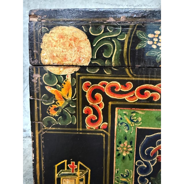 Chinoiserie Antique Chinese Opera Trunk Hand Painted Wedding Chest Floral Motif For Sale - Image 3 of 17