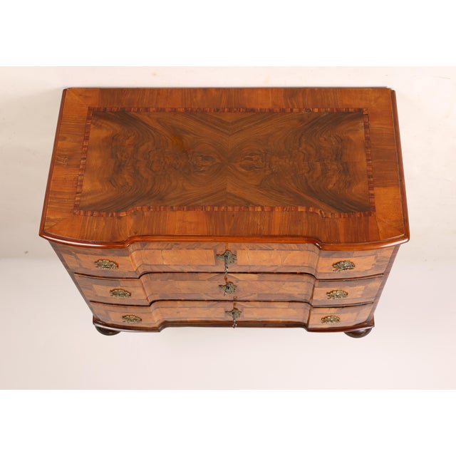 Baroque Chest of Drawers in Walnut, Braunschweig, Germany, 1780 For Sale - Image 12 of 14