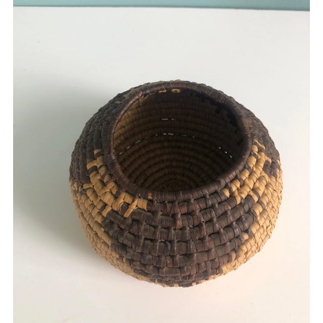 Native American Small Tan and Brown Southwest Style Round Woven Decorative Basket For Sale - Image 3 of 7