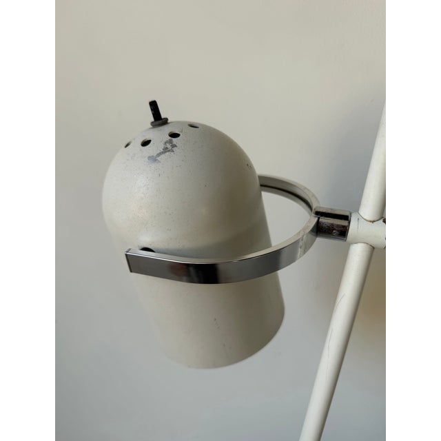 Metal 1970s Lightolier Mid-Century Modern Two-Light Floor Lamp With Articulating Pivoting Shades For Sale - Image 7 of 12