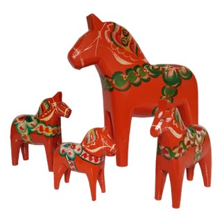 Swedish Wooden Dalarna Horses, Set of 7 For Sale