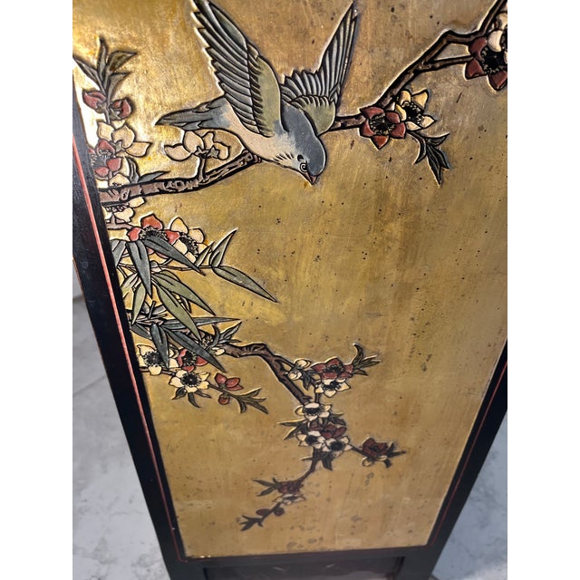 1950s Vintage Mid-Century Chinese Black and Gold Lacquer Cabinet With Mother of Pearl Inlays For Sale - Image 5 of 18