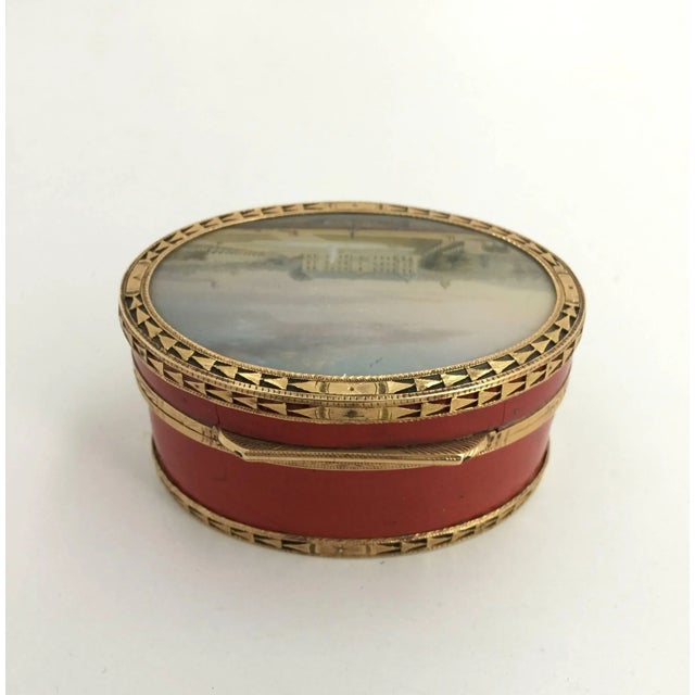 Mid 18th Century 18th Century Louis XV Gold-Mounted Lacquer Snuff Box For Sale - Image 5 of 9