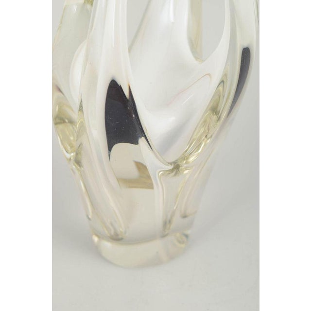 Sculptural Art-Glass Coquille Vase by Paul Kedelv for Flygfors, 1955 For Sale - Image 3 of 5