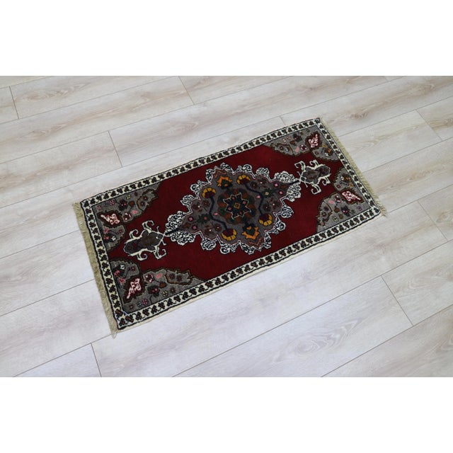 1980s Tribal Red Medallion Rug For Sale - Image 4 of 8