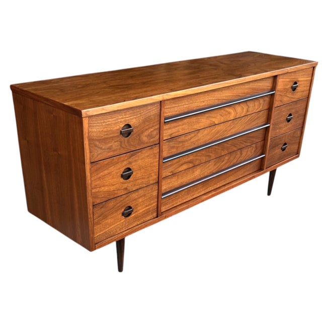 Restored 1960s Mid-Century Modern Walnut Chest of Drawers – Sculpted Handles, Ample Storage, Tapered Legs For Sale - Image 10 of 14